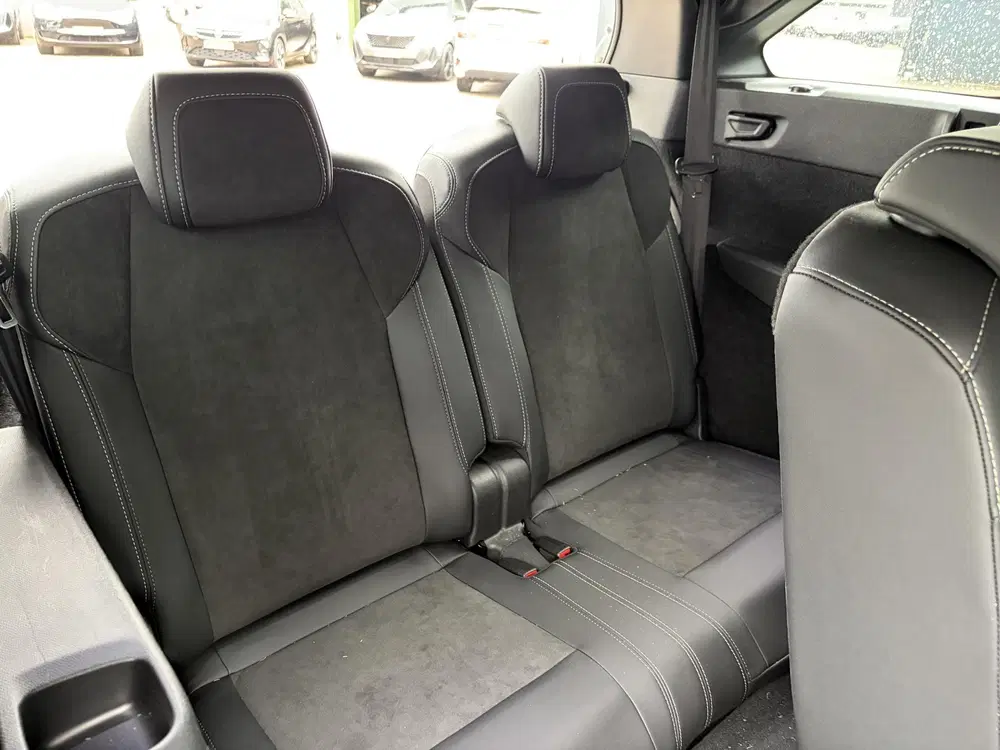 Peugeot 5008 1.2 Hybrid 145 GT 7p ADAPTIVE CRUISE uit 2025, foto 7