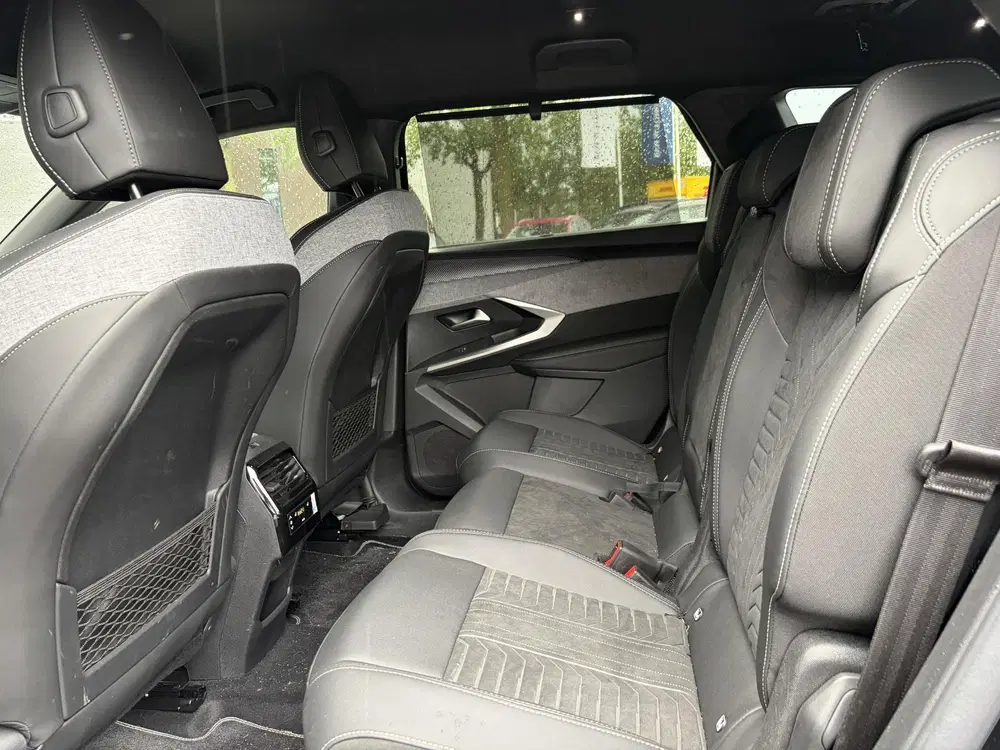 Peugeot 5008 1.2 Hybrid 145 GT 7p ADAPTIVE CRUISE uit 2025, foto 8