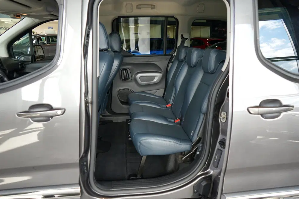 Toyota Proace City 1.2 Turbo Long 7p DEALER-ONDERHOUDE uit 2021, foto 7