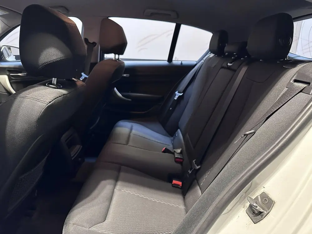 BMW 1-serie 118i uit 2019, foto 11