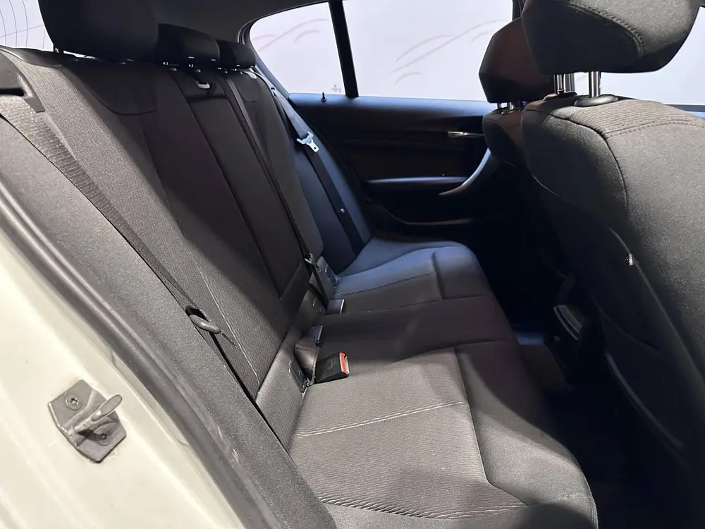 BMW 1-serie 118i uit 2019, foto 13