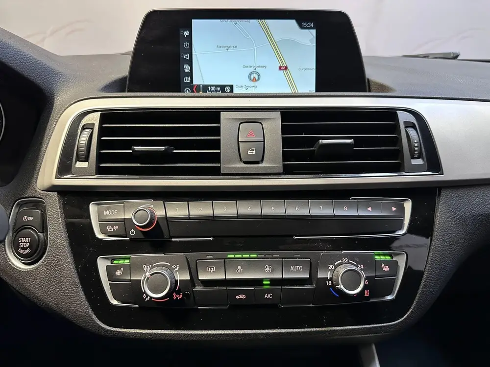 BMW 1-serie 118i uit 2019, foto 19