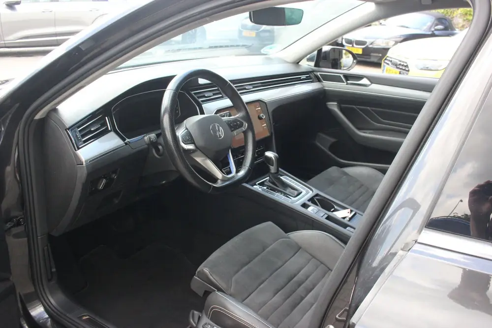Volkswagen Passat Variant 1.4 TSI PHEV GTE Business | Trekha uit 2022, foto 2
