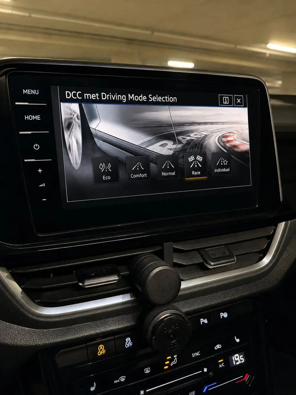 Volkswagen T-Roc R 2.0 AKRA 4Motion 7-DSG 2022 Zwart PANO uit 2022, foto 12