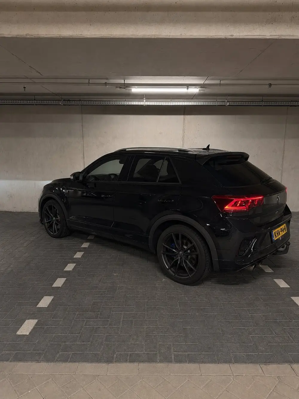 Volkswagen T-Roc R 2.0 AKRA 4Motion 7-DSG 2022 Zwart PANO uit 2022, foto 3