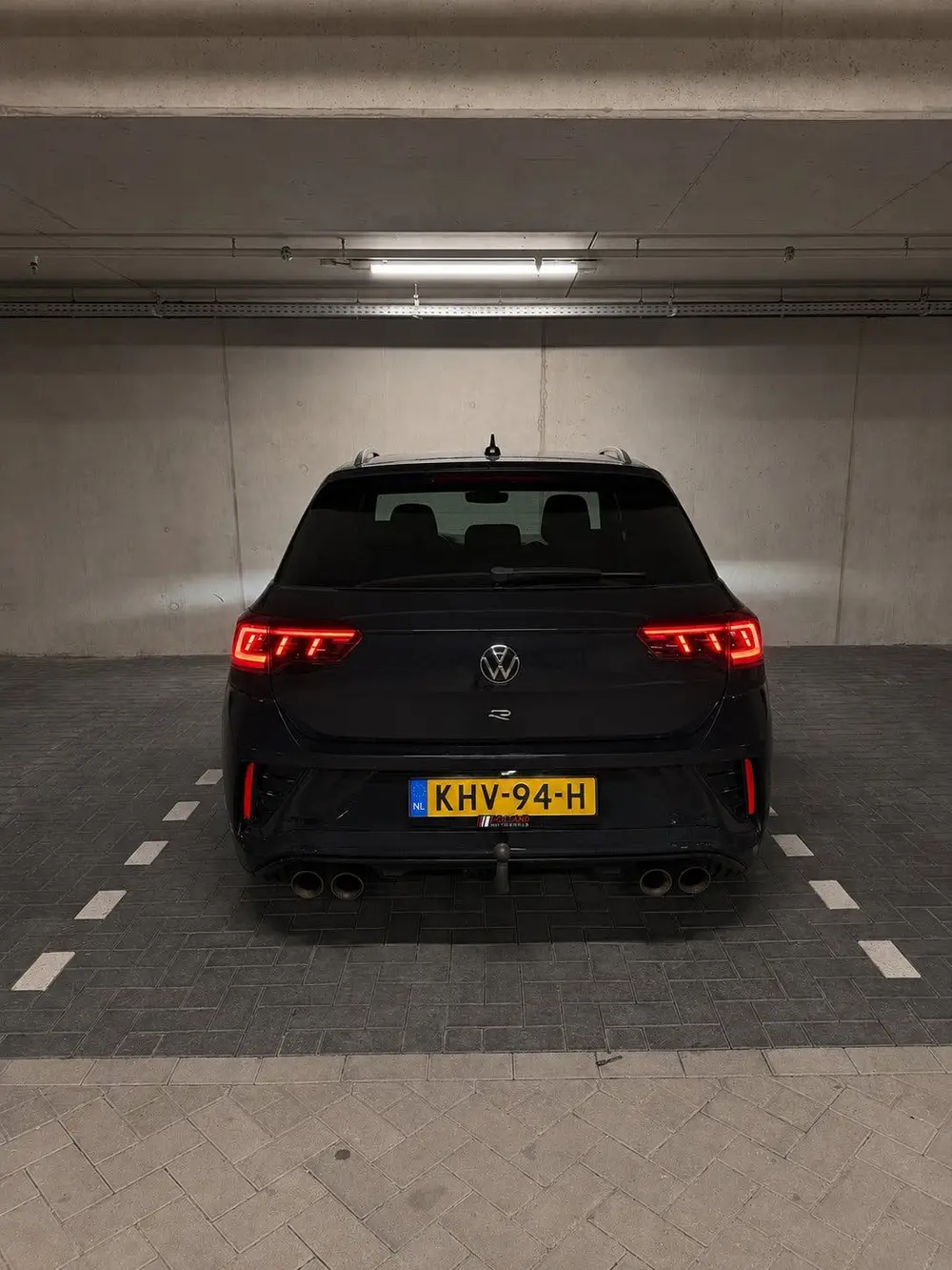 Volkswagen T-Roc R 2.0 AKRA 4Motion 7-DSG 2022 Zwart PANO uit 2022, foto 4