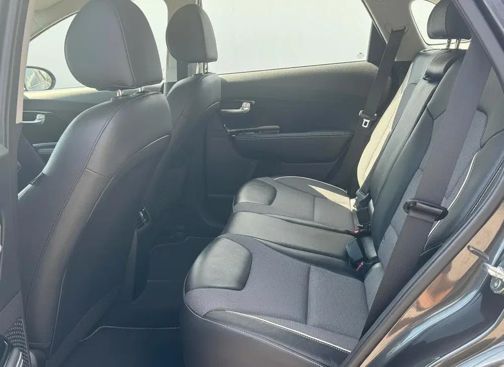 Kia Niro DynamicLine 64 uit 2021, foto 6