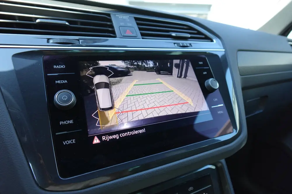 Volkswagen Tiguan 1.5 TSI R-Line PANO KEYLESS CAM uit 2021, foto 10