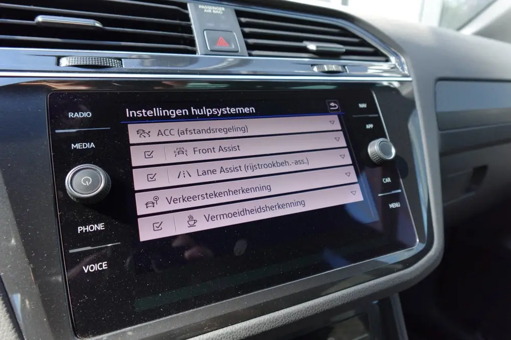 Volkswagen Tiguan 1.5 TSI R-Line PANO KEYLESS CAM uit 2021, foto 11