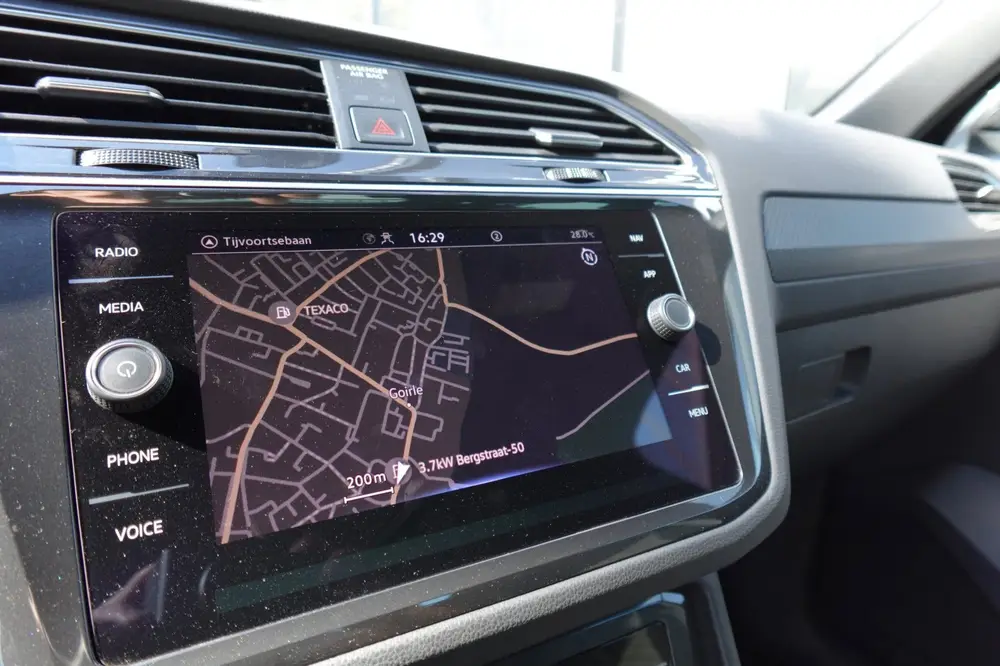 Volkswagen Tiguan 1.5 TSI R-Line PANO KEYLESS CAM uit 2021, foto 12