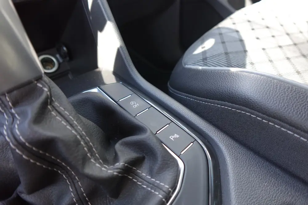 Volkswagen Tiguan 1.5 TSI R-Line PANO KEYLESS CAM uit 2021, foto 18