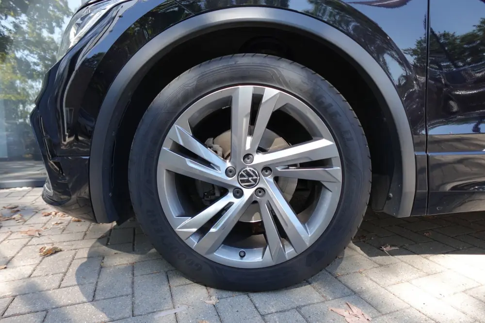 Volkswagen Tiguan 1.5 TSI R-Line PANO KEYLESS CAM uit 2021, foto 5
