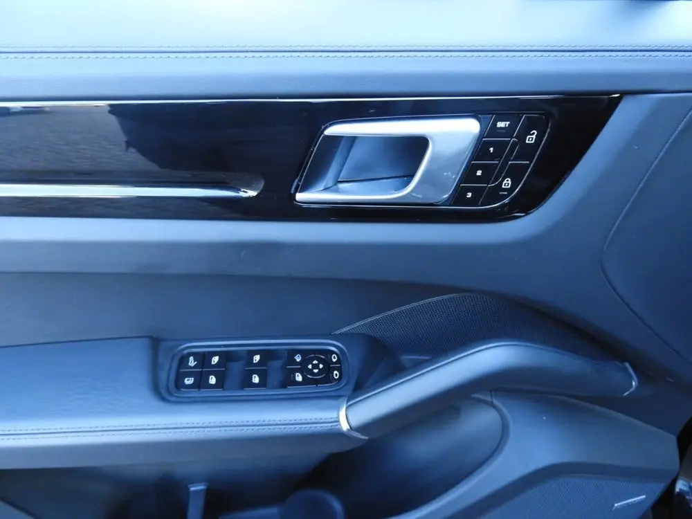 Porsche Cayenne 3.0 E-Hybrid uit 2020, foto 12