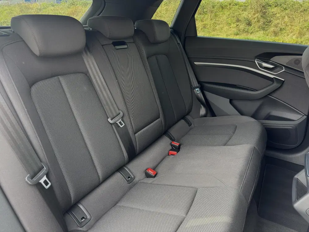 Audi e-tron 55 Quattro Black Edition SOH 95 uit 2022, foto 20