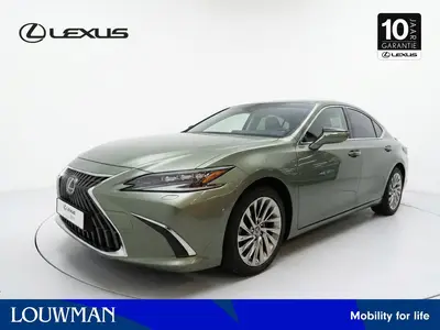Lexus ES 300h President Line uit 2024