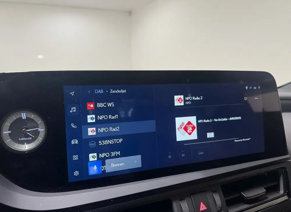 Lexus ES 300h President Line uit 2024, foto 10