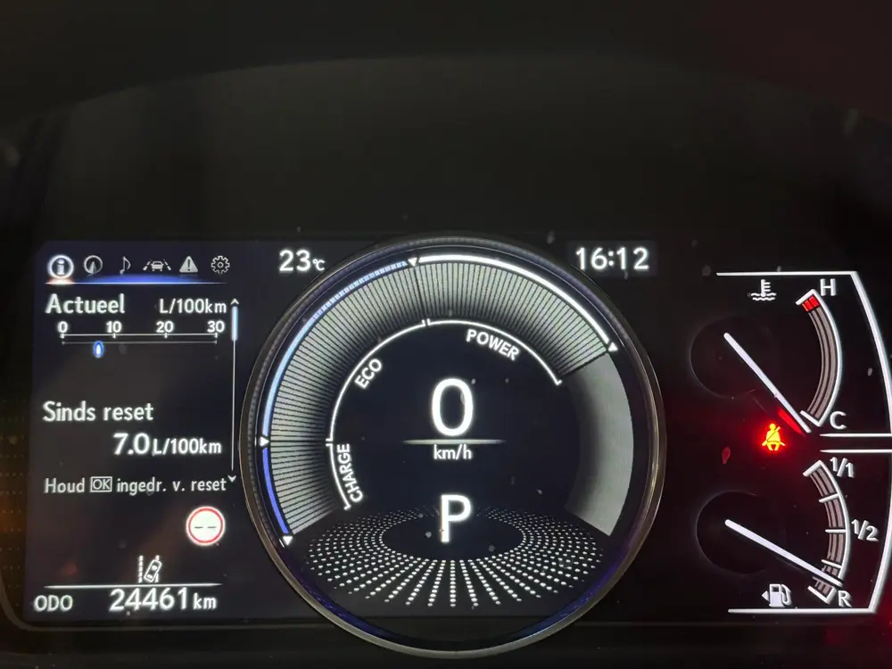Lexus ES 300h President Line uit 2024, foto 11