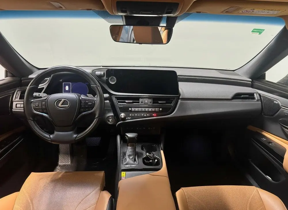 Lexus ES 300h President Line uit 2024, foto 4