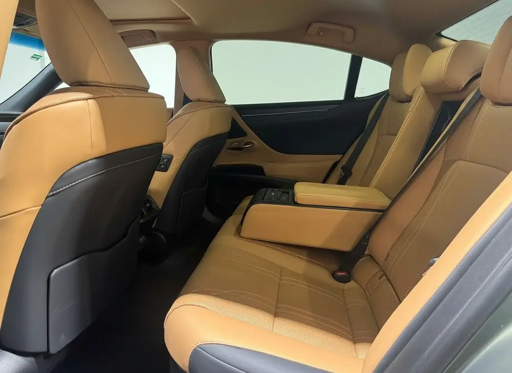 Lexus ES 300h President Line uit 2024, foto 7