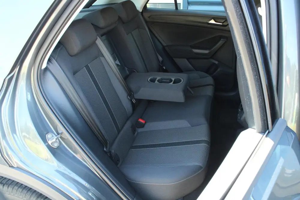 Volkswagen T-Roc 1.0 TSI 115pk Life | Allseasonbanden | Clim uit 2023, foto 17