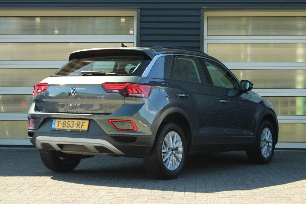 Volkswagen T-Roc 1.0 TSI 115pk Life | Allseasonbanden | Clim uit 2023, foto 2