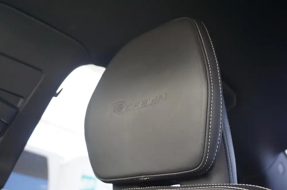 Volvo S60 2.0 T5 R Design / Camera / Trkehaak / Memory / H&K uit 2019, foto 13