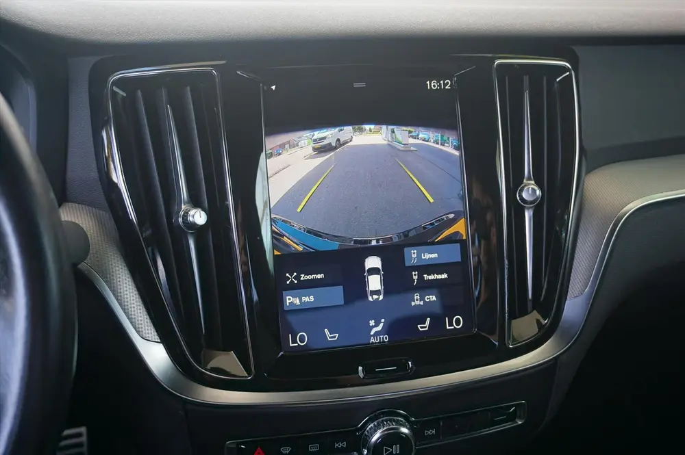 Volvo S60 2.0 T5 R Design / Camera / Trkehaak / Memory / H&K uit 2019, foto 17