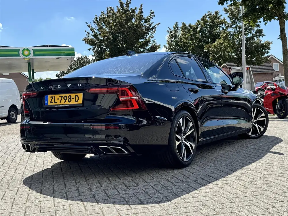 Volvo S60 2.0 T5 R Design / Camera / Trkehaak / Memory / H&K uit 2019, foto 7