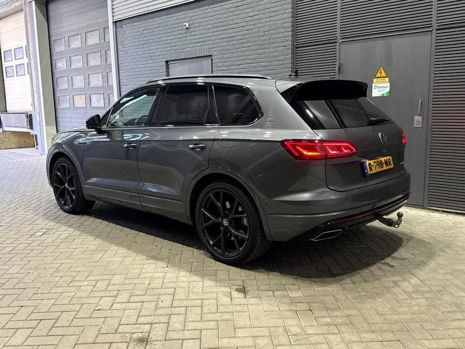 Volkswagen Touareg 3.0 TSi 4MOTION R | Luchtvering | Panoram uit 2021, foto 3