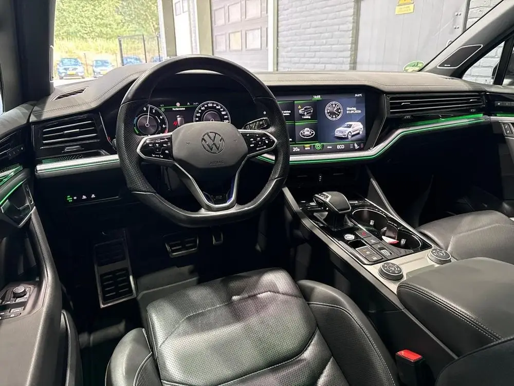 Volkswagen Touareg 3.0 TSi 4MOTION R | Luchtvering | Panoram uit 2021, foto 5