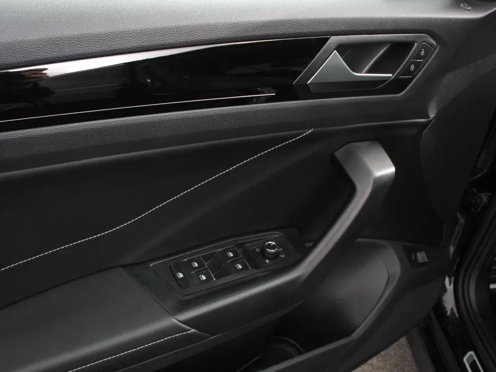 Volkswagen T-Roc 1.5 TSI DSG R-Line Climate control Adaptiev uit 2025, foto 12