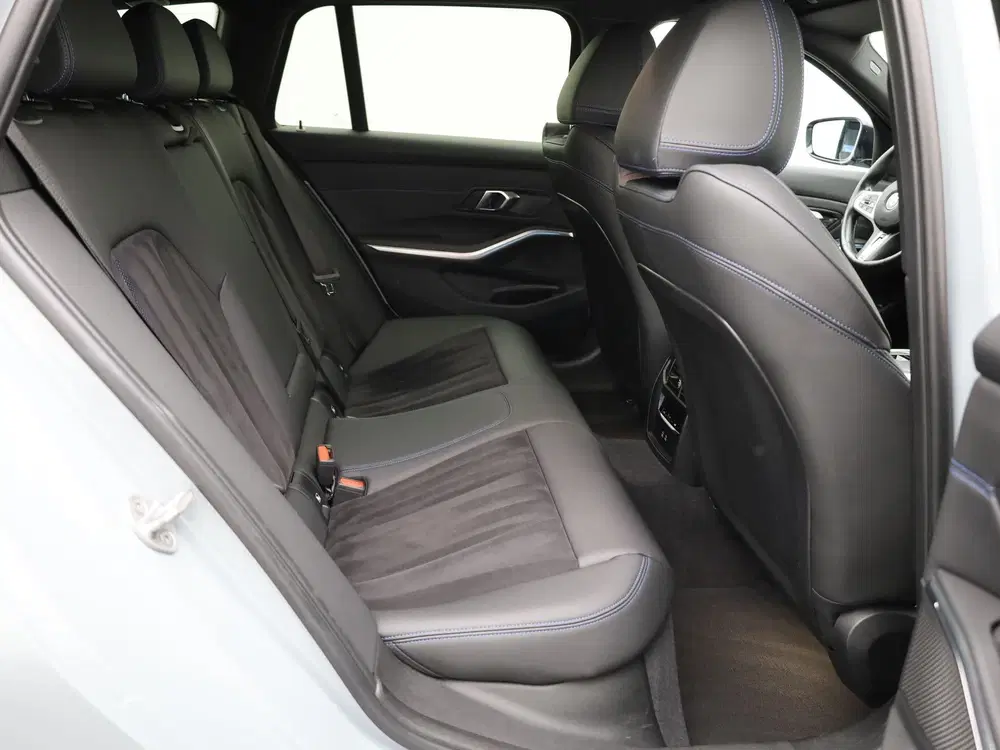 BMW 3-serie 3 Serie Touring 330e xDrive uit 2023, foto 18