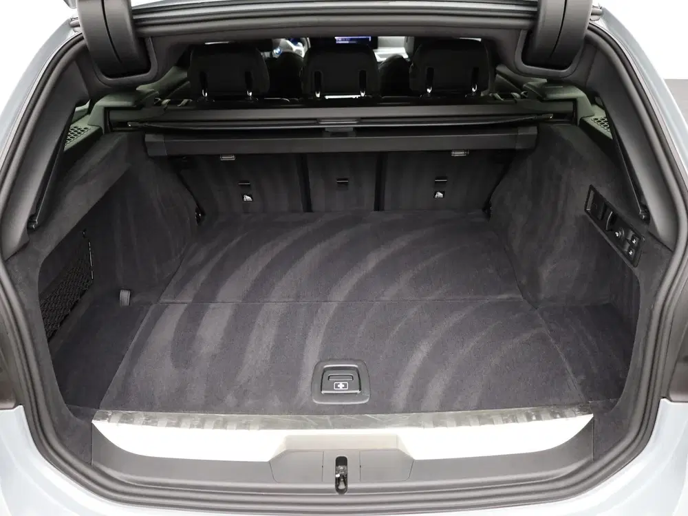 BMW 3-serie 3 Serie Touring 330e xDrive uit 2023, foto 19