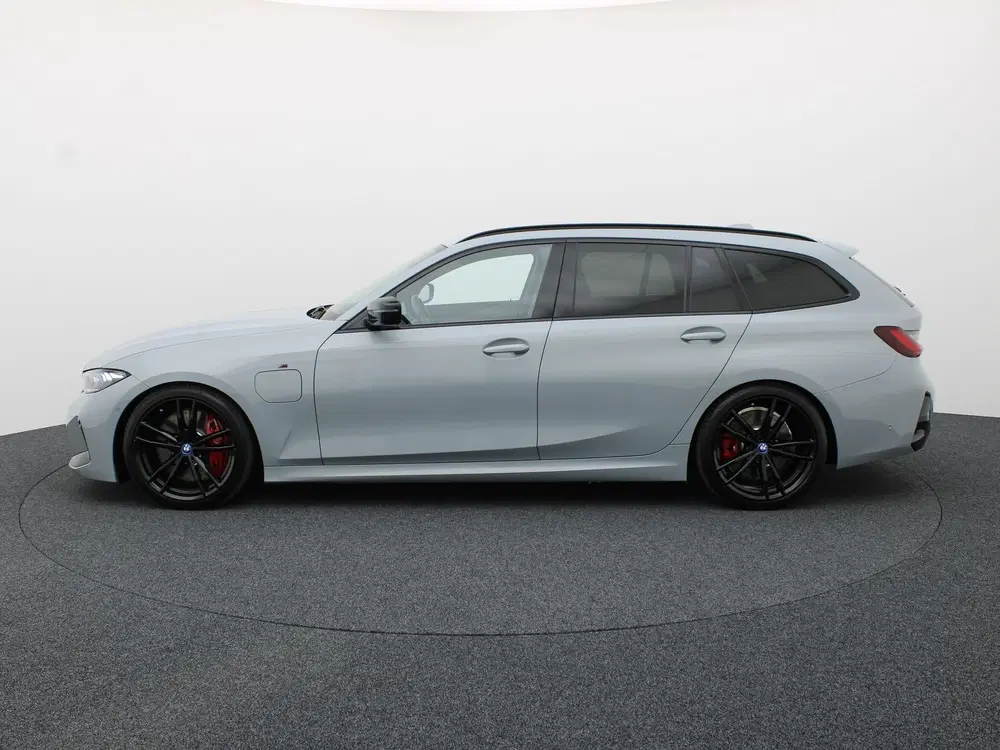 BMW 3-serie 3 Serie Touring 330e xDrive uit 2023, foto 4