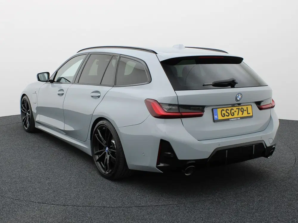 BMW 3-serie 3 Serie Touring 330e xDrive uit 2023, foto 5
