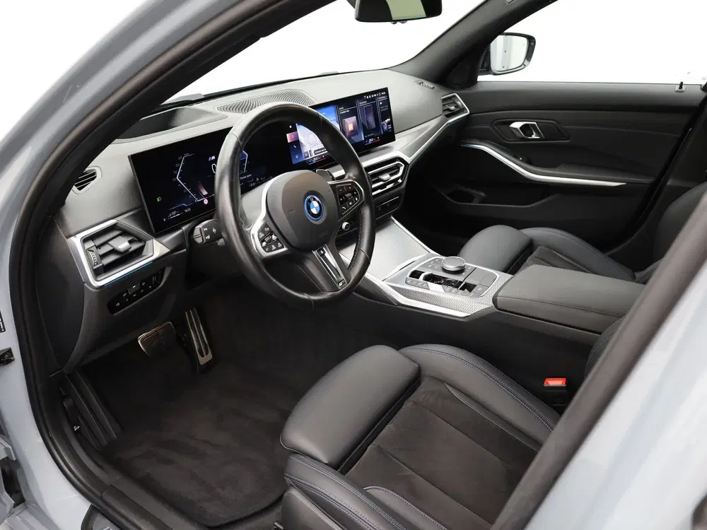 BMW 3-serie 3 Serie Touring 330e xDrive uit 2023, foto 7