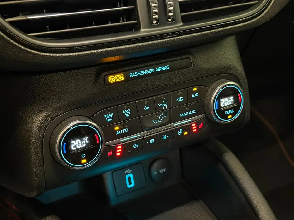 Ford Focus Wagon 1.5 EcoBoost ST Line AUT/NAVI/LED/B&O/HALF uit 2019, foto 20