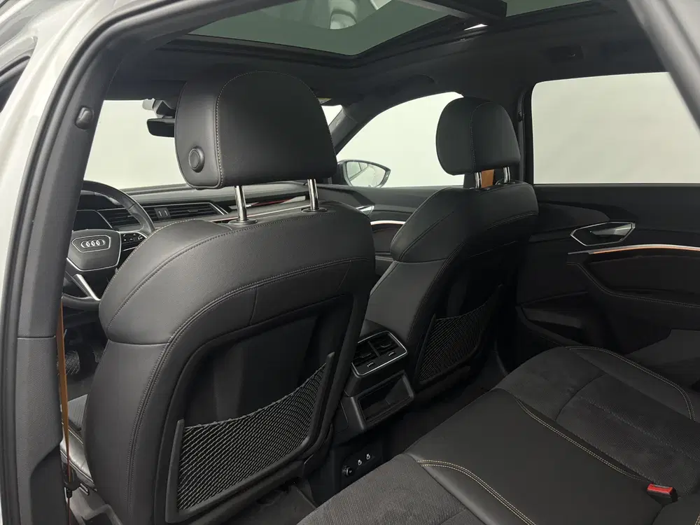 Audi e-tron 55 quattro S edition 95 kWh uit 2023, foto 13
