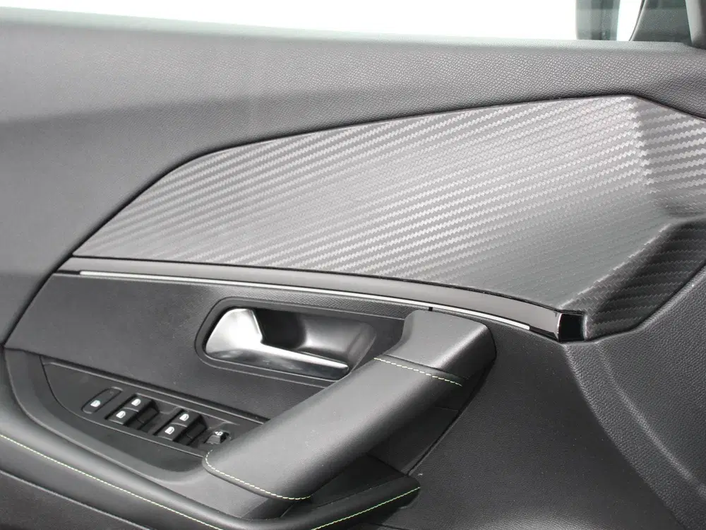 Peugeot 2008 1.2 PureTech 130pk Automaat GT-Line Climat uit 2024, foto 10