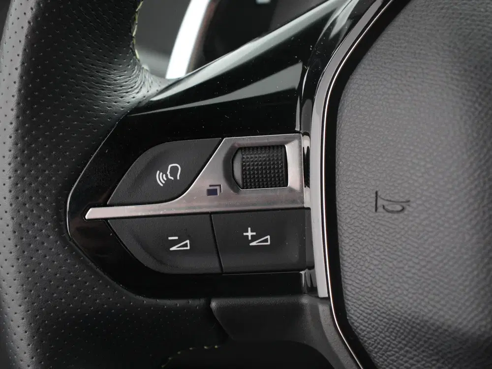 Peugeot 2008 1.2 PureTech 130pk Automaat GT-Line Climat uit 2024, foto 14
