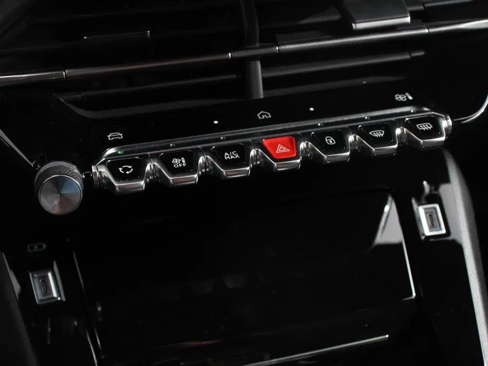 Peugeot 2008 1.2 PureTech 130pk Automaat GT-Line Climat uit 2024, foto 17