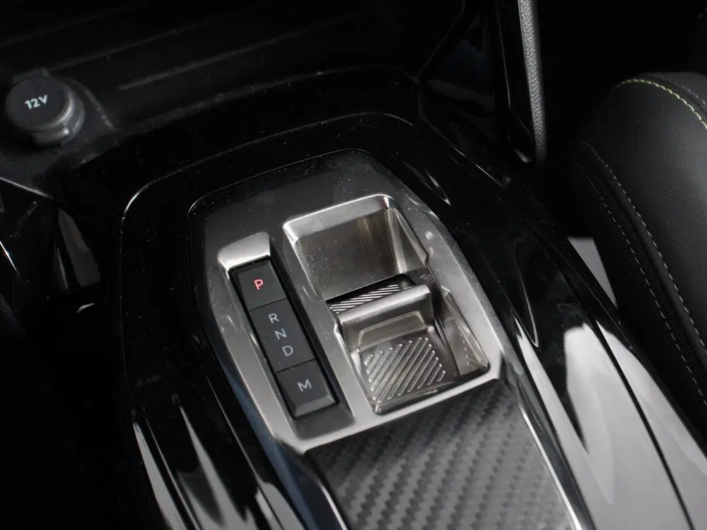 Peugeot 2008 1.2 PureTech 130pk Automaat GT-Line Climat uit 2024, foto 18