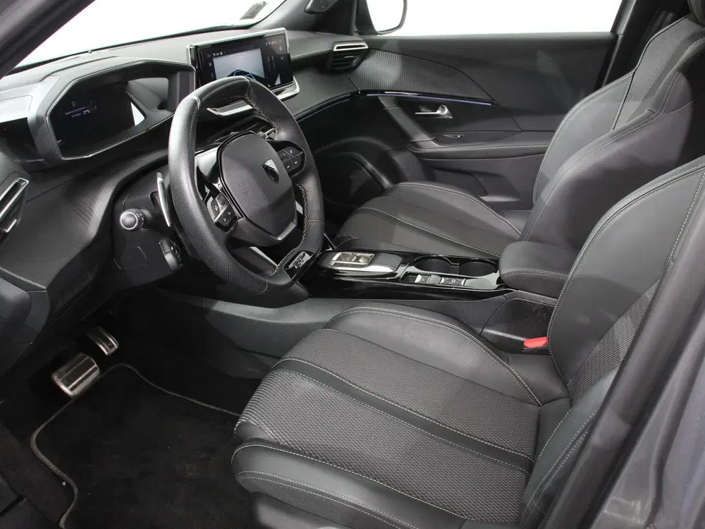 Peugeot 2008 1.2 PureTech 130pk Automaat GT-Line Climat uit 2024, foto 9