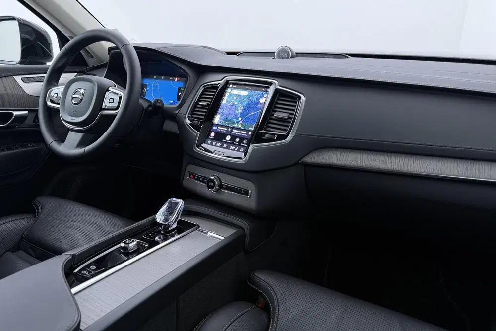 Volvo XC90 T8 Ultra Dark uit 2024, foto 17