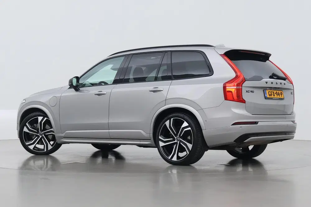 Volvo XC90 T8 Ultra Dark uit 2024, foto 2