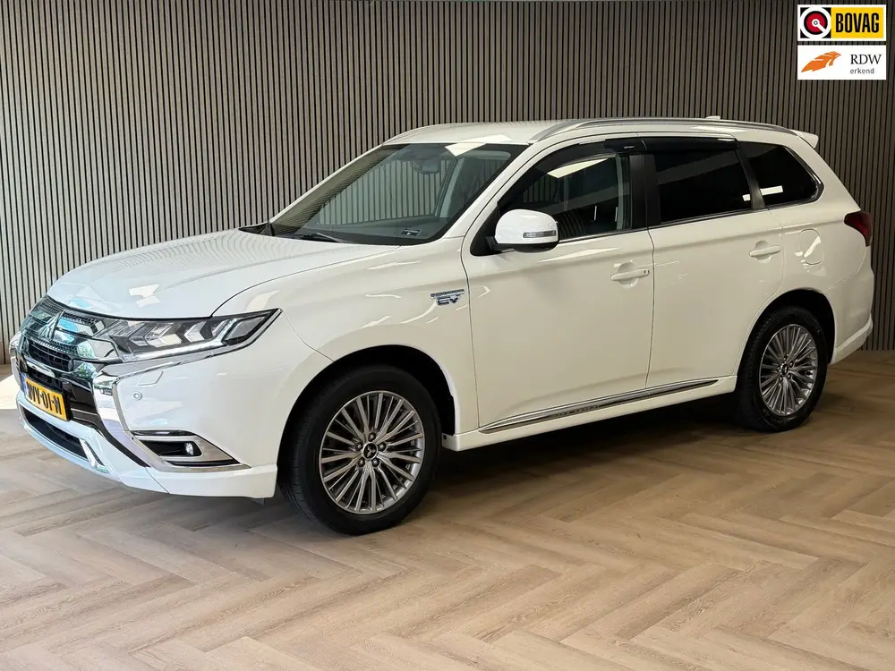 Mitsubishi Outlander 2.4 PHEV AUT. PLUG-IN CAMERA NAVIGATIE uit 2020