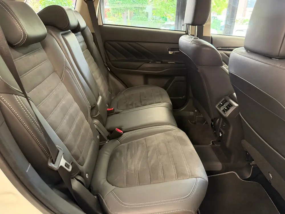 Mitsubishi Outlander 2.4 PHEV AUT. PLUG-IN CAMERA NAVIGATIE uit 2020, foto 10