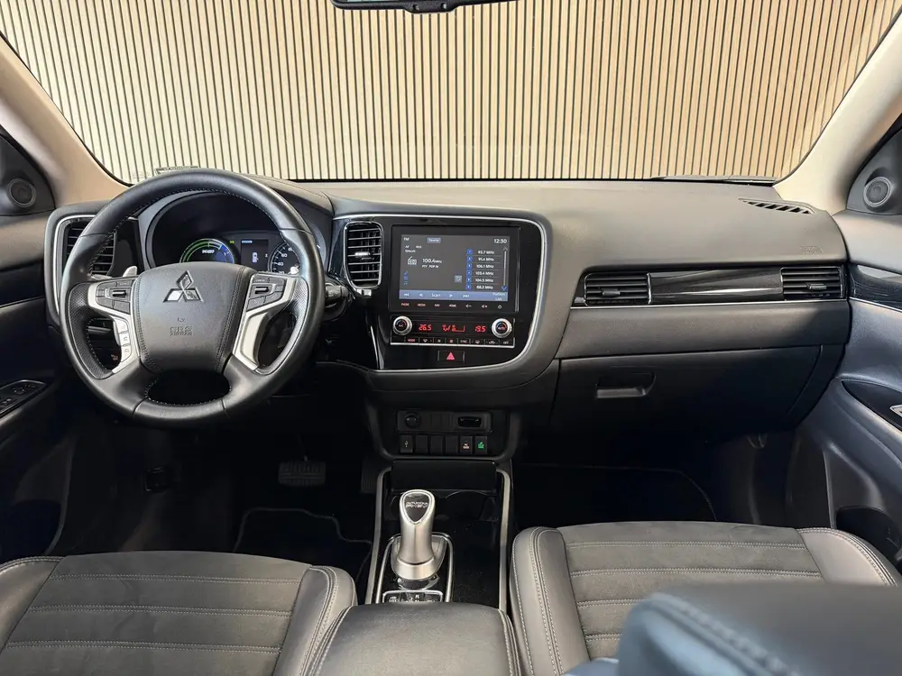 Mitsubishi Outlander 2.4 PHEV AUT. PLUG-IN CAMERA NAVIGATIE uit 2020, foto 12