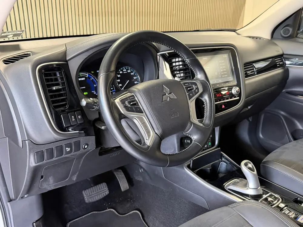 Mitsubishi Outlander 2.4 PHEV AUT. PLUG-IN CAMERA NAVIGATIE uit 2020, foto 13