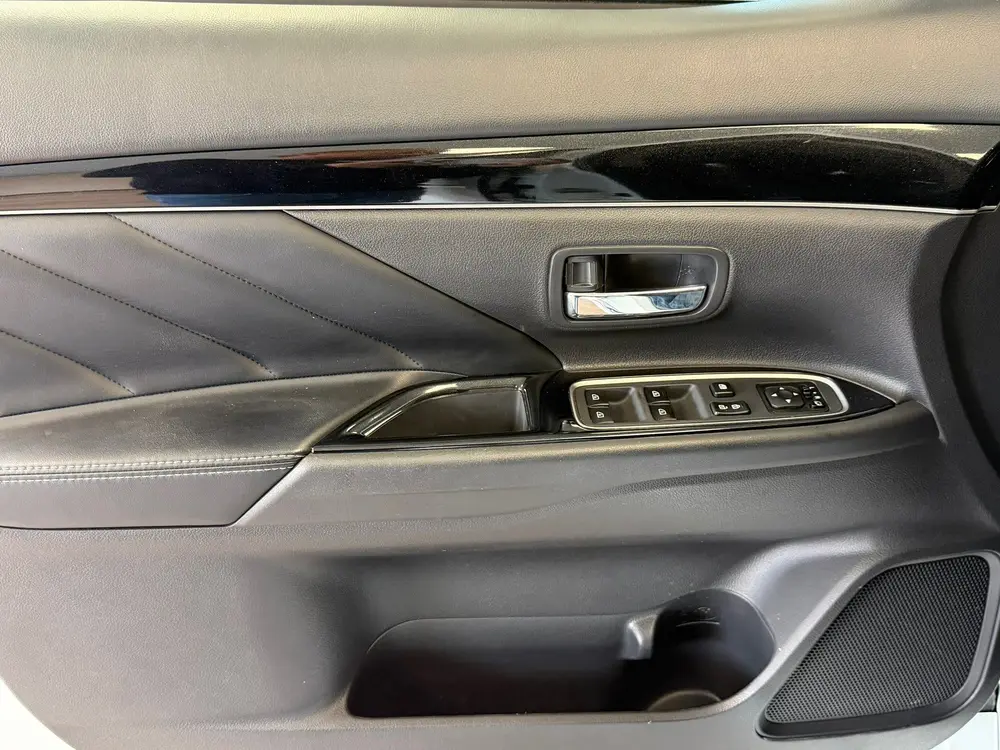 Mitsubishi Outlander 2.4 PHEV AUT. PLUG-IN CAMERA NAVIGATIE uit 2020, foto 15